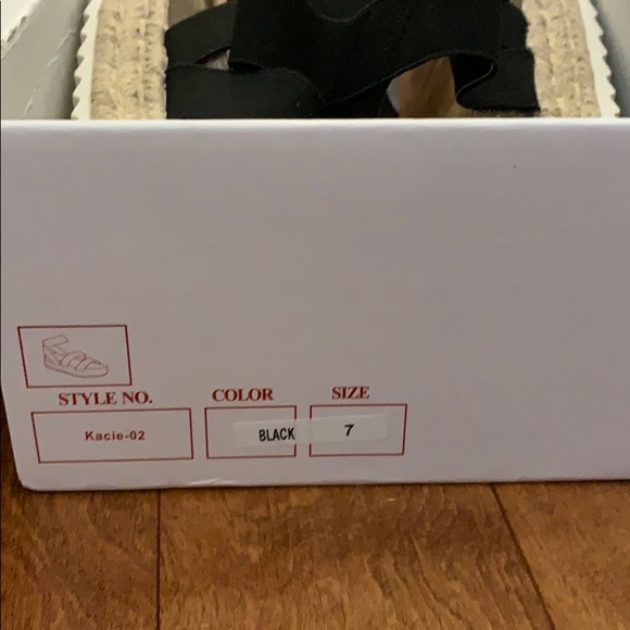 Strappy platform sandals - Picture 4 of 4